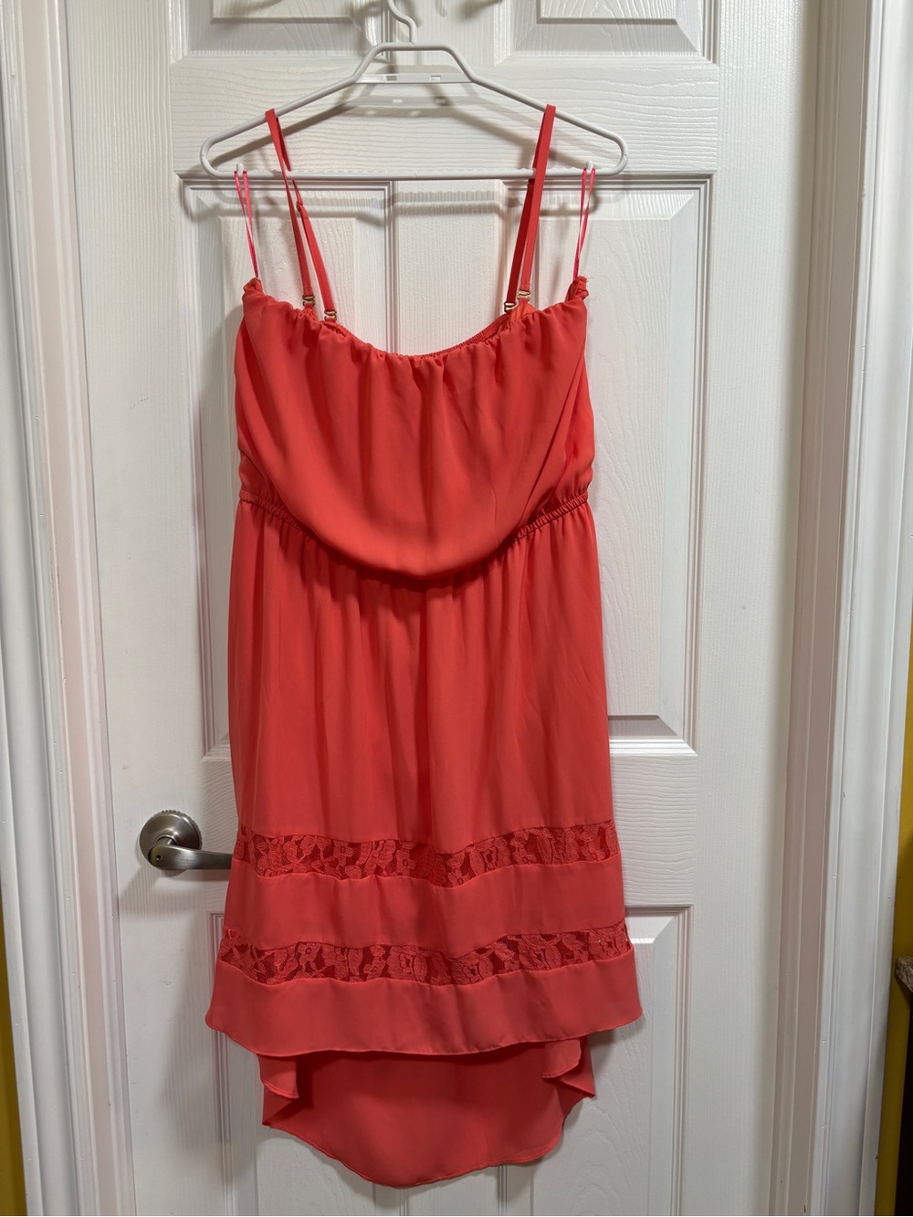 Lady Dutch - Coral Sleeveless Lace-Trim High-Low Dress